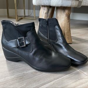 Easy Spirit | NWOT Square toe Wedge Ankle Boot